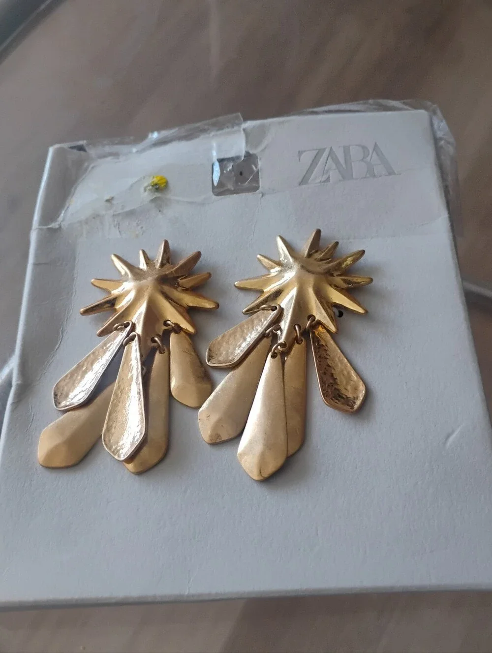 Zara elegant gold